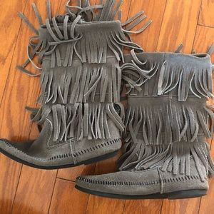 Minnetonka Gray fringe boots size 8